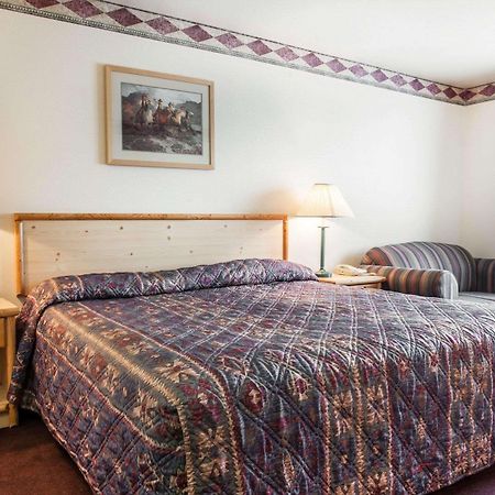 Rodeway Inn & Suites Спокейн Екстериор снимка