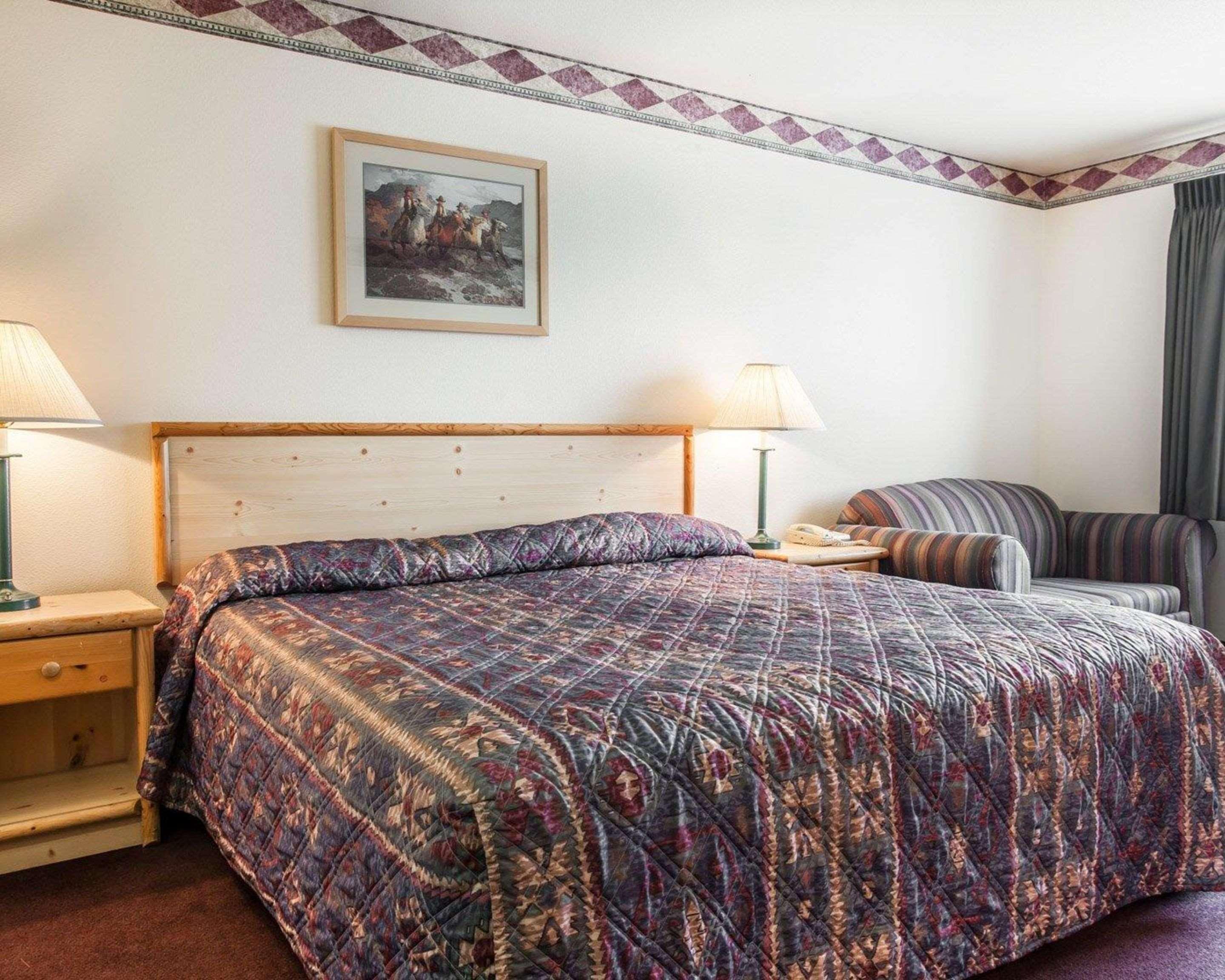 Rodeway Inn & Suites Спокейн Екстериор снимка
