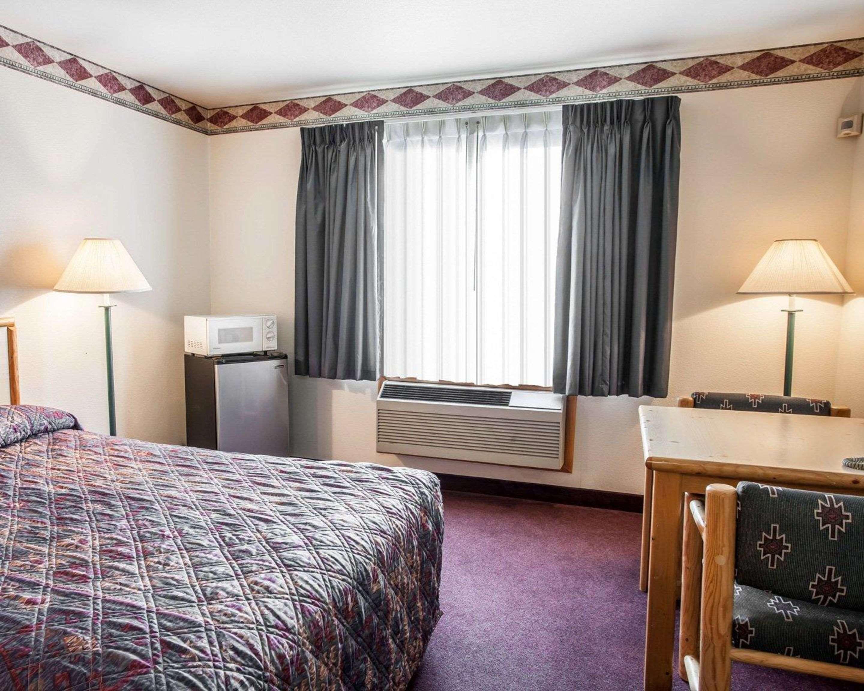Rodeway Inn & Suites Спокейн Екстериор снимка