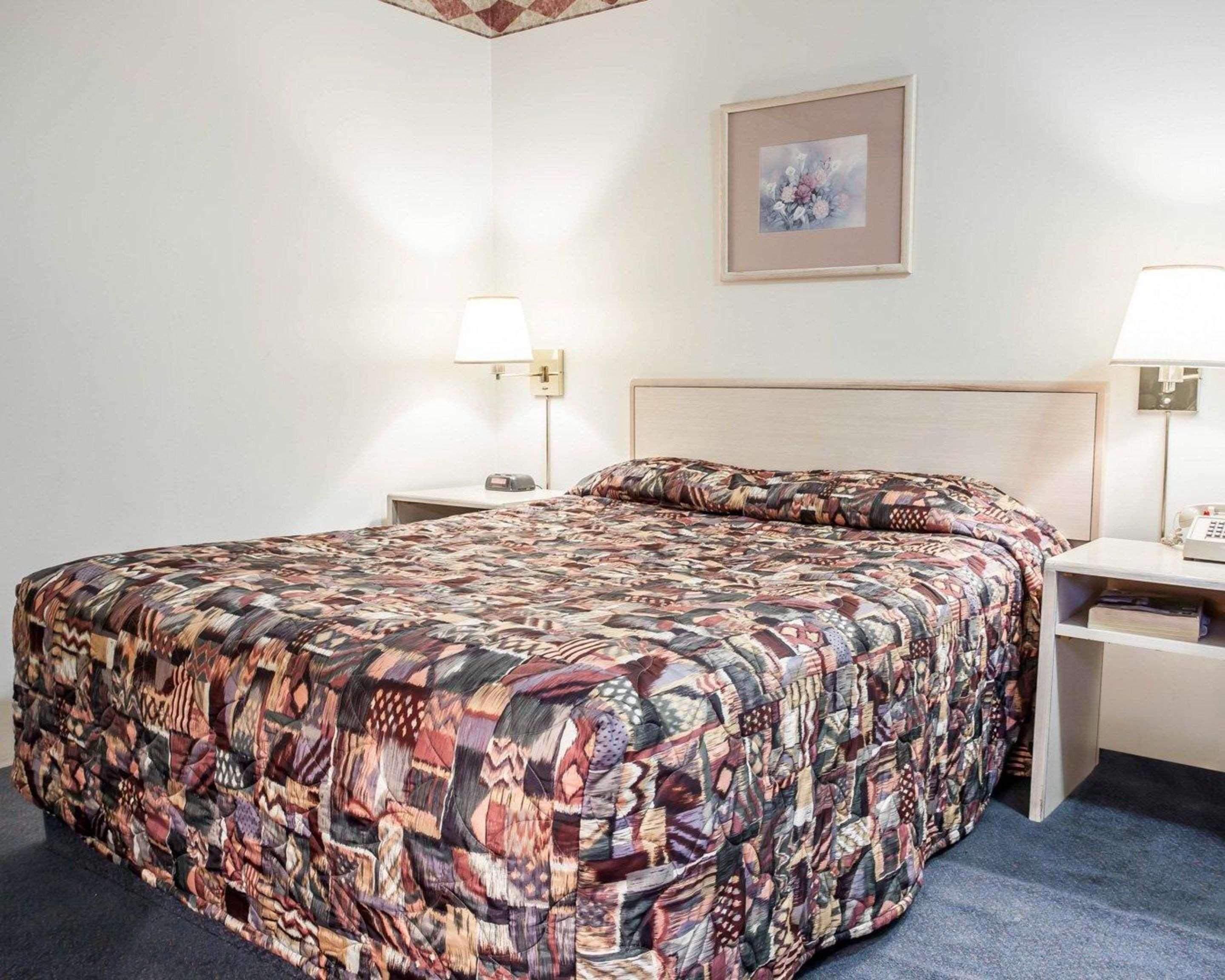 Rodeway Inn & Suites Спокейн Екстериор снимка
