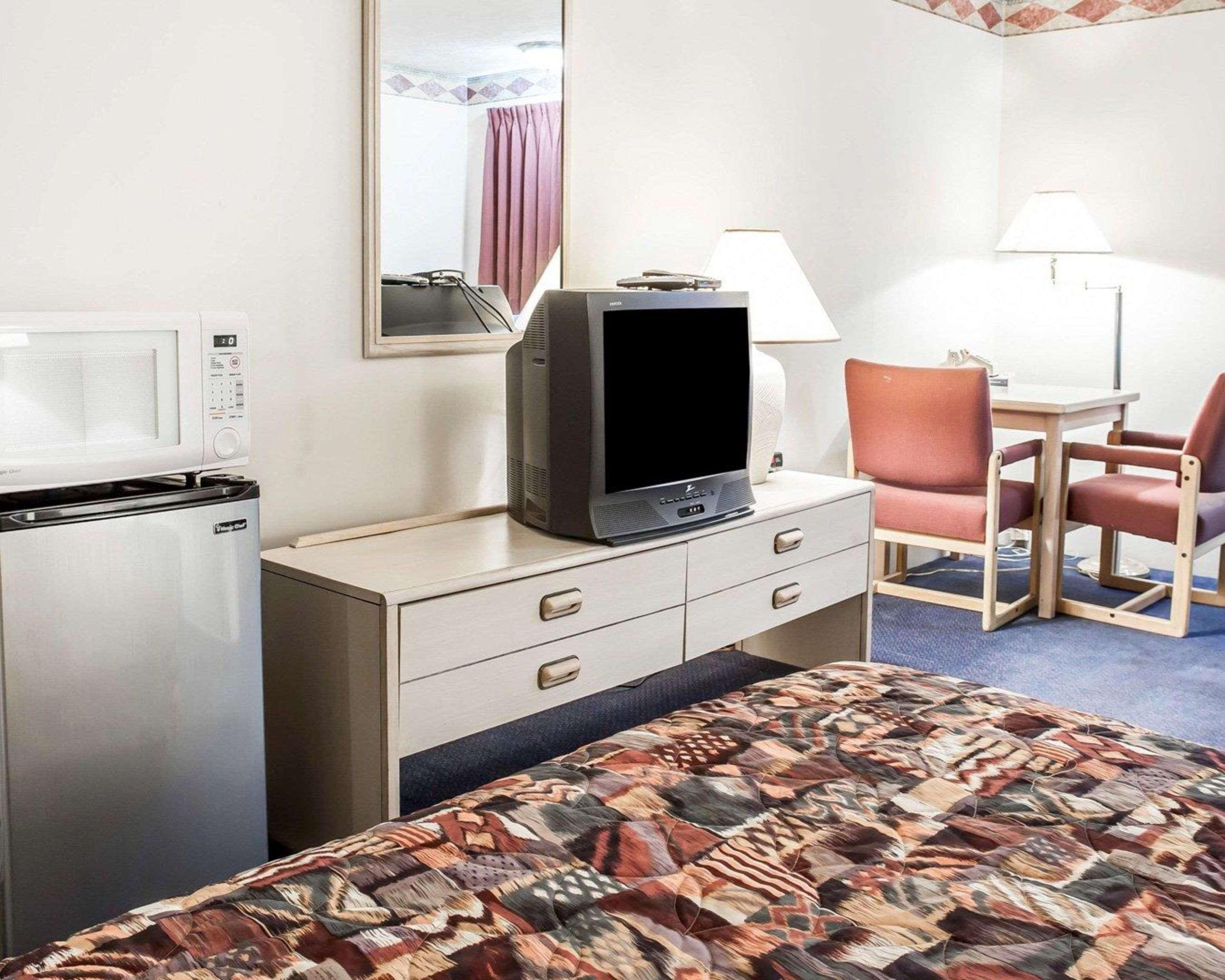 Rodeway Inn & Suites Спокейн Екстериор снимка