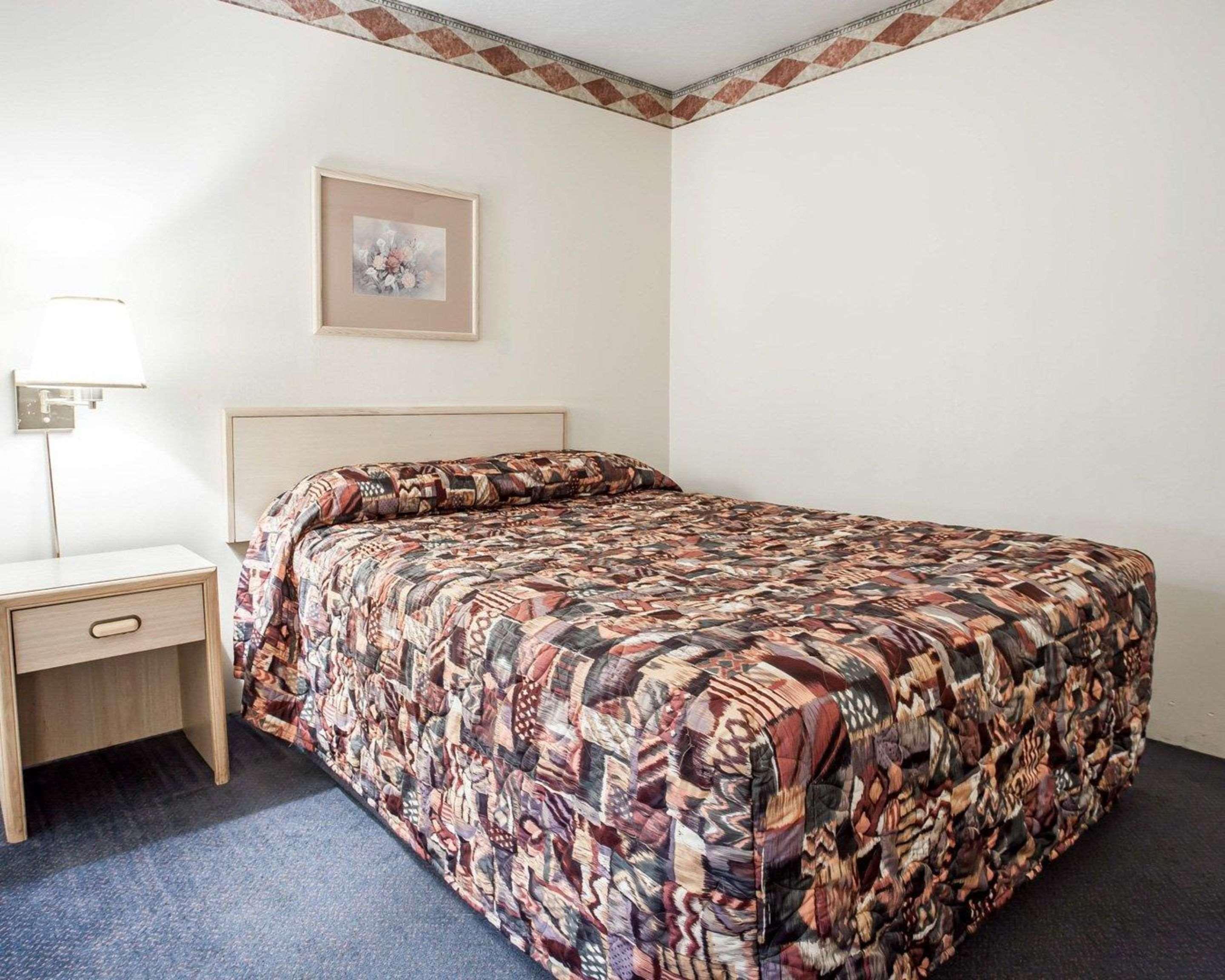 Rodeway Inn & Suites Спокейн Екстериор снимка