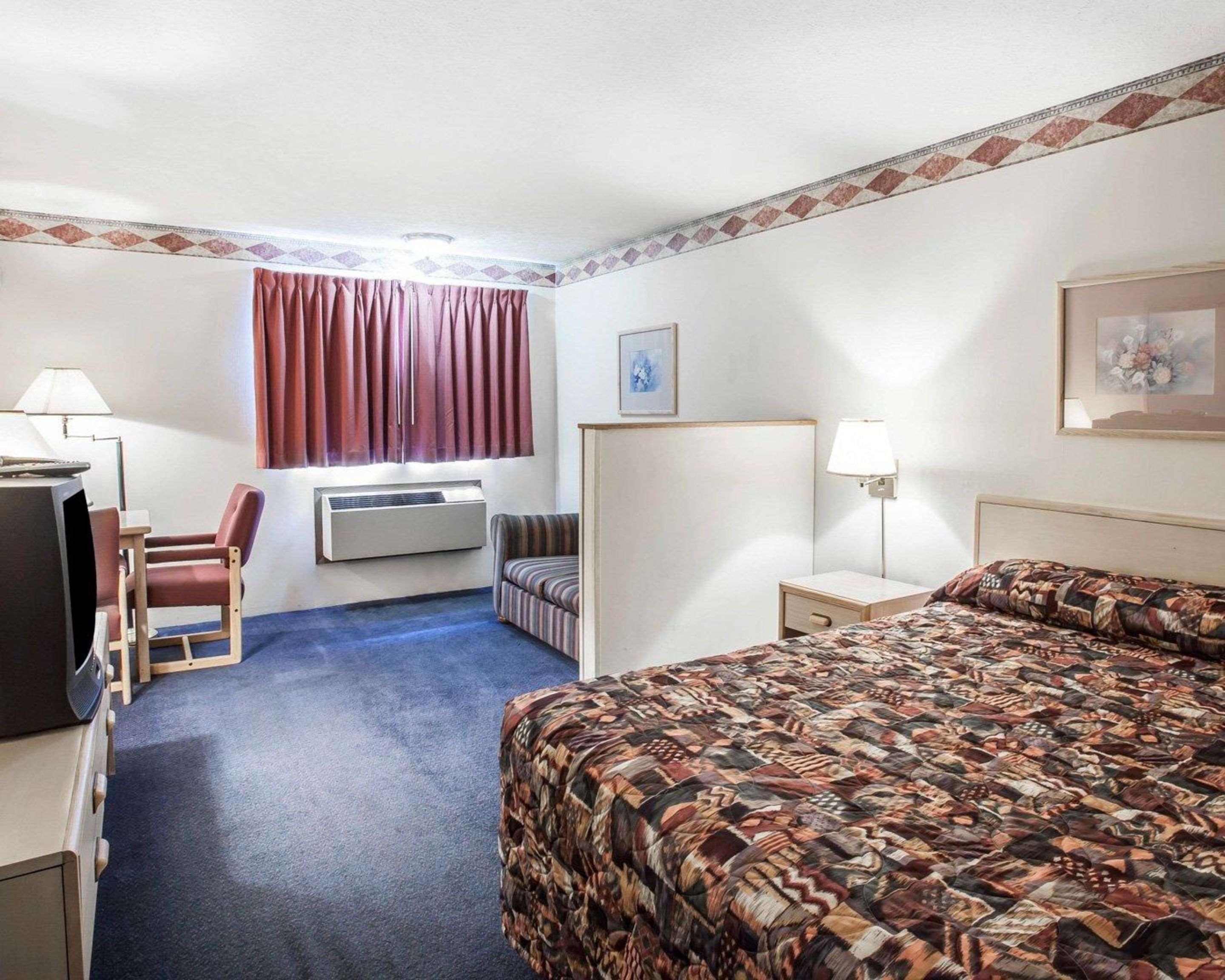 Rodeway Inn & Suites Спокейн Екстериор снимка