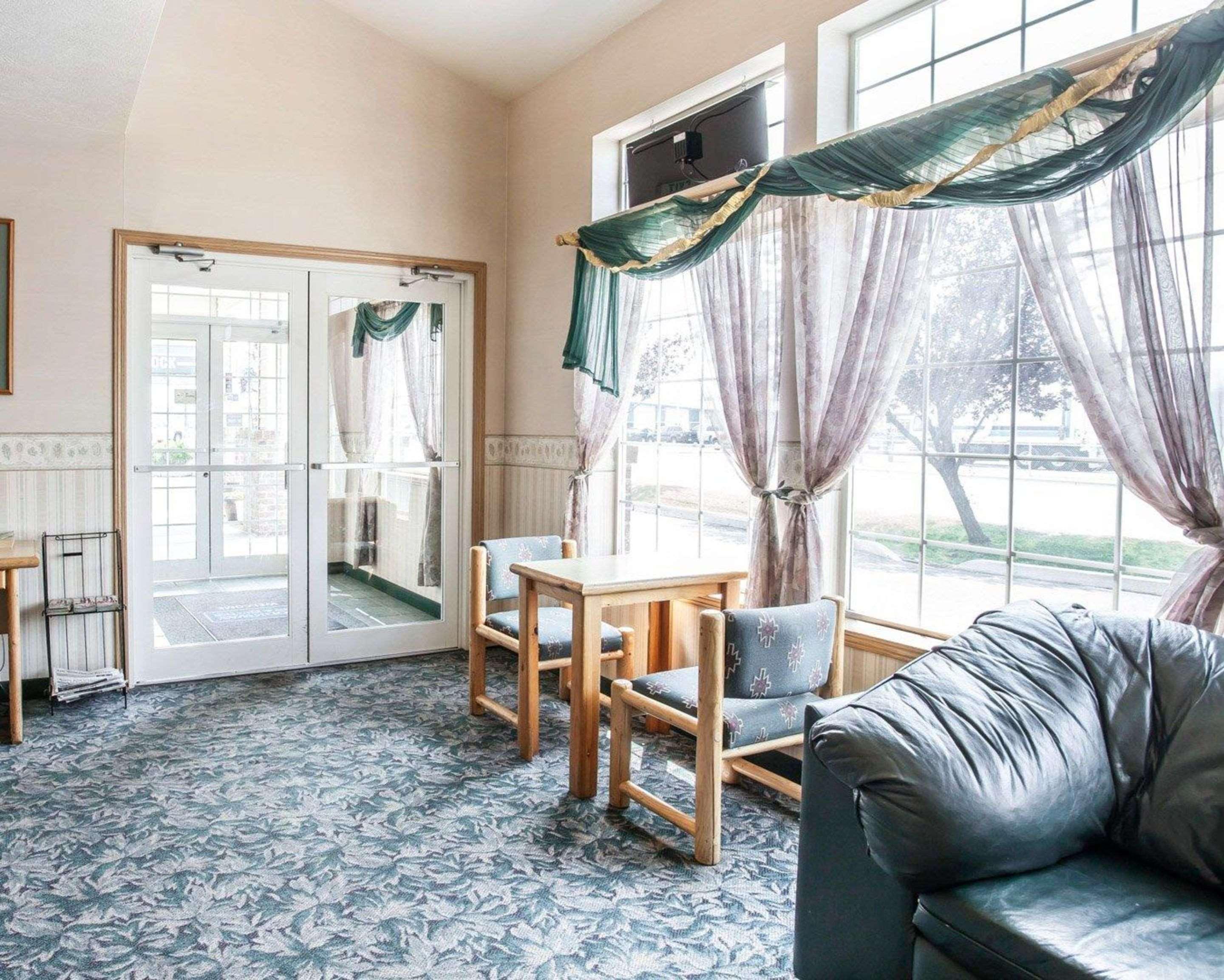 Rodeway Inn & Suites Спокейн Екстериор снимка