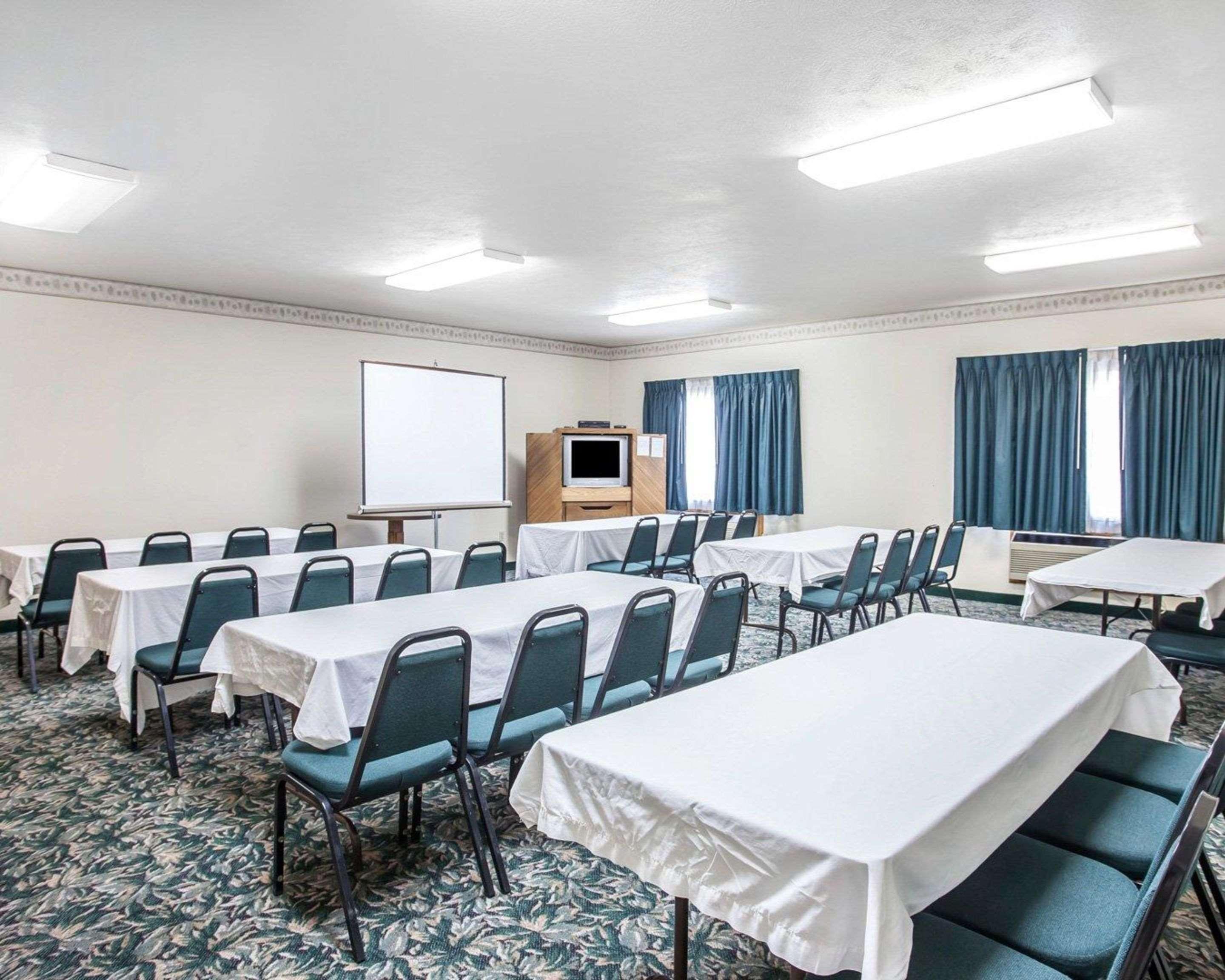 Rodeway Inn & Suites Спокейн Екстериор снимка