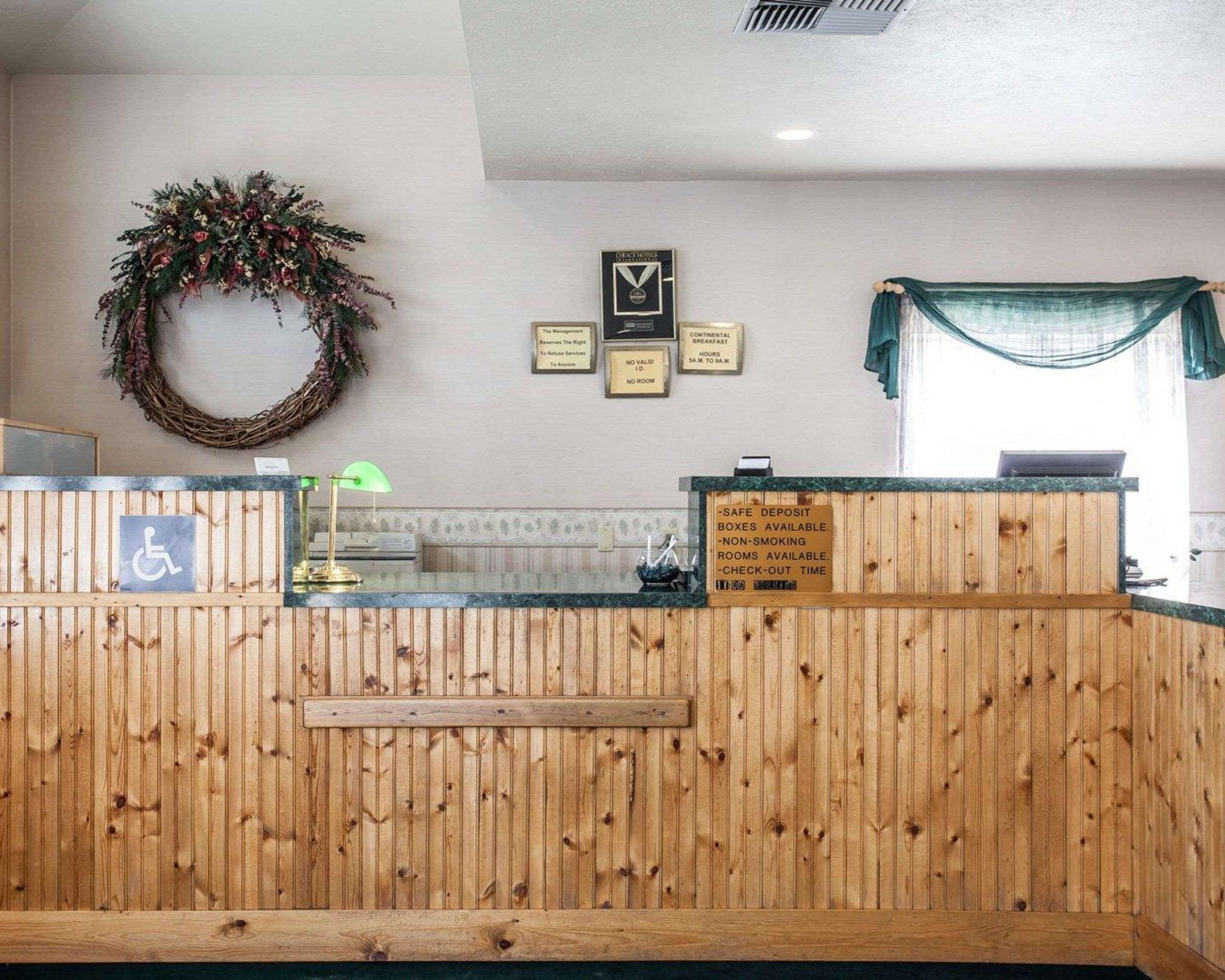 Rodeway Inn & Suites Спокейн Екстериор снимка