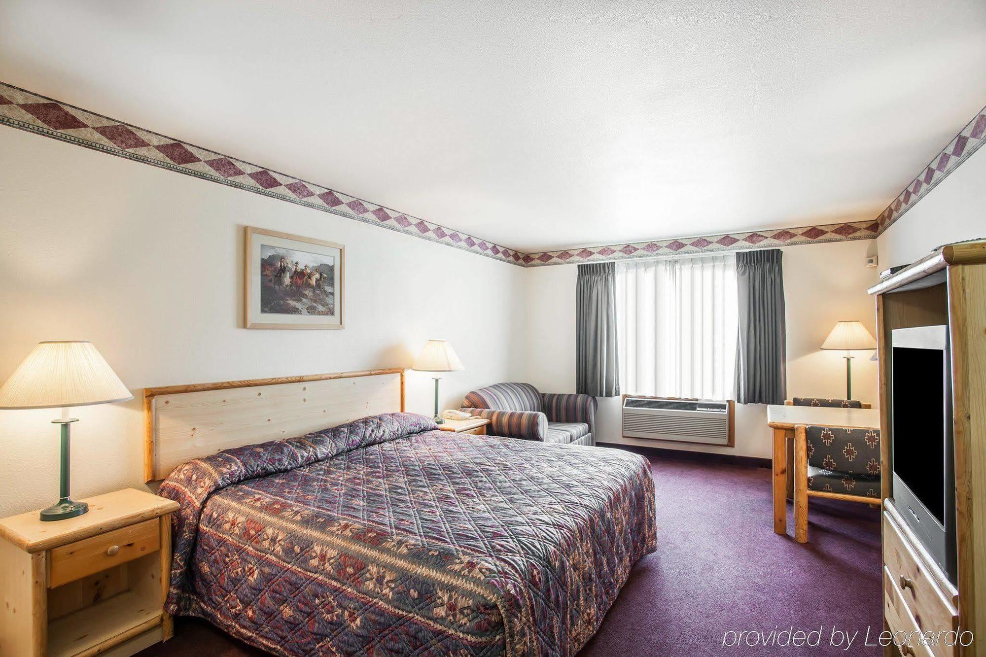 Rodeway Inn & Suites Спокейн Екстериор снимка