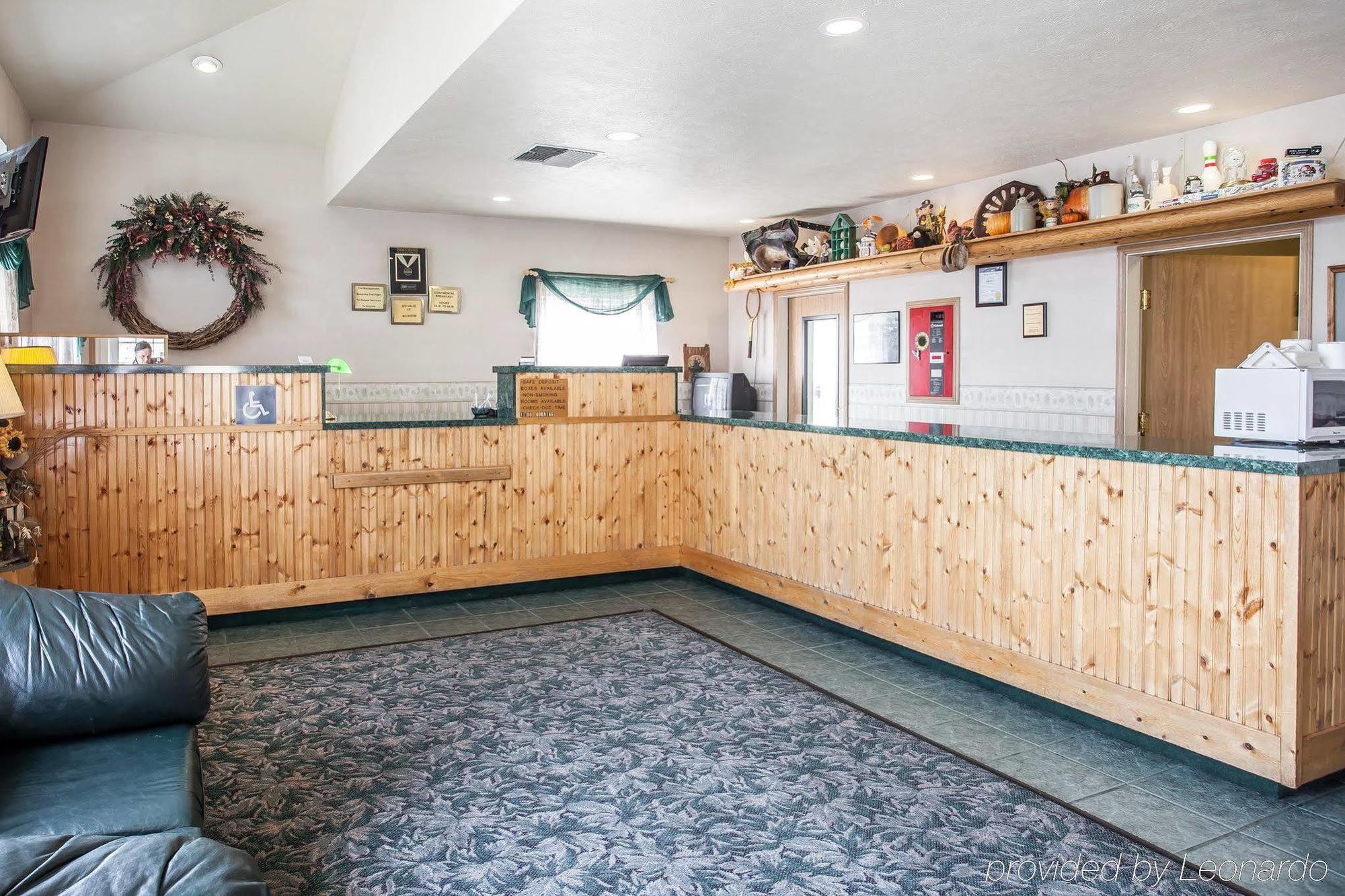 Rodeway Inn & Suites Спокейн Екстериор снимка