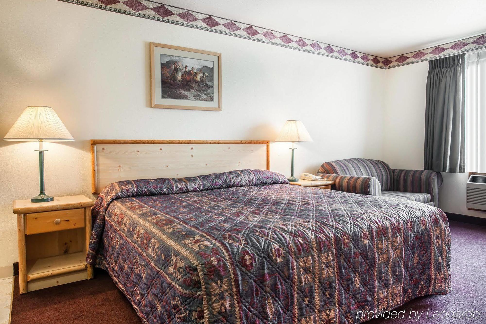 Rodeway Inn & Suites Спокейн Екстериор снимка