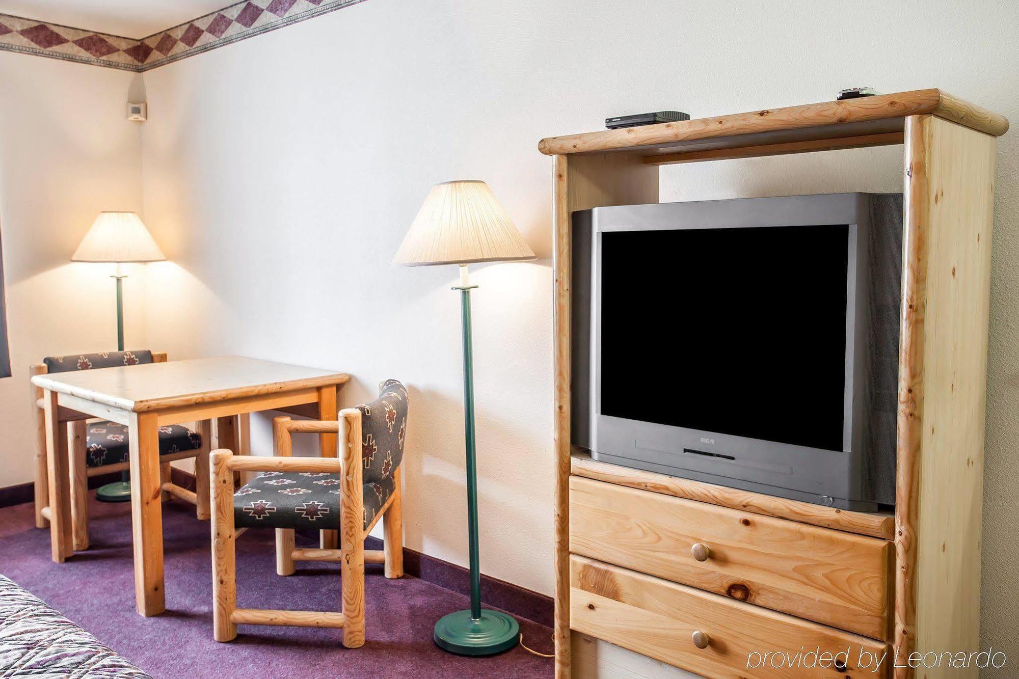 Rodeway Inn & Suites Спокейн Екстериор снимка
