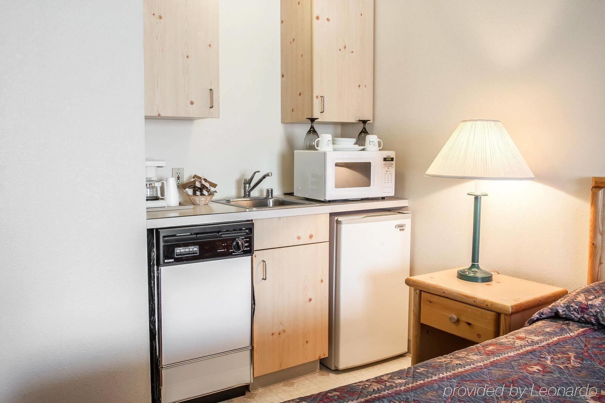 Rodeway Inn & Suites Спокейн Екстериор снимка