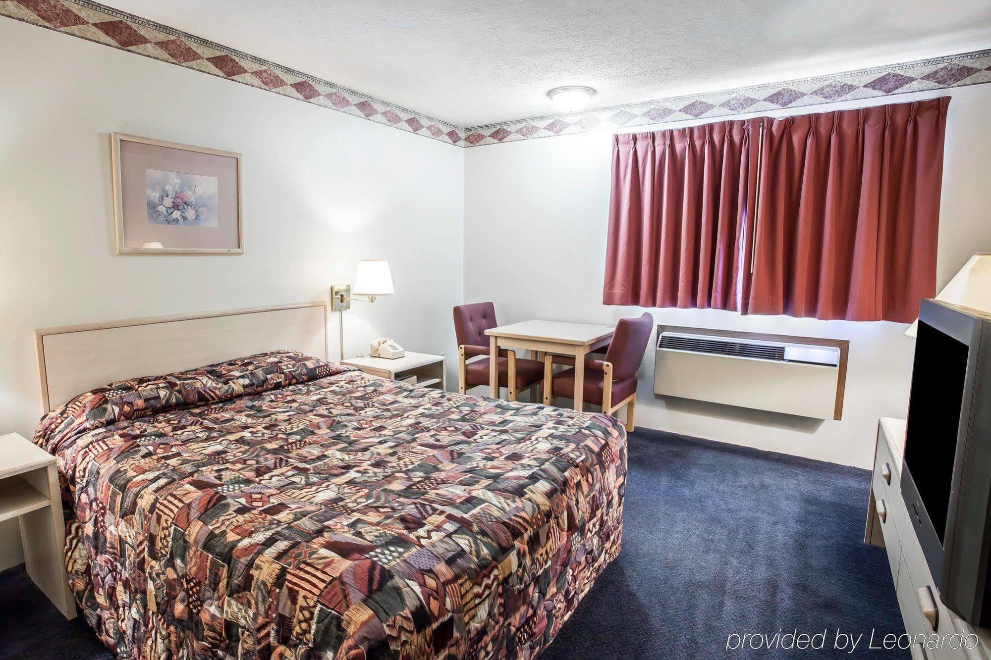 Rodeway Inn & Suites Спокейн Екстериор снимка