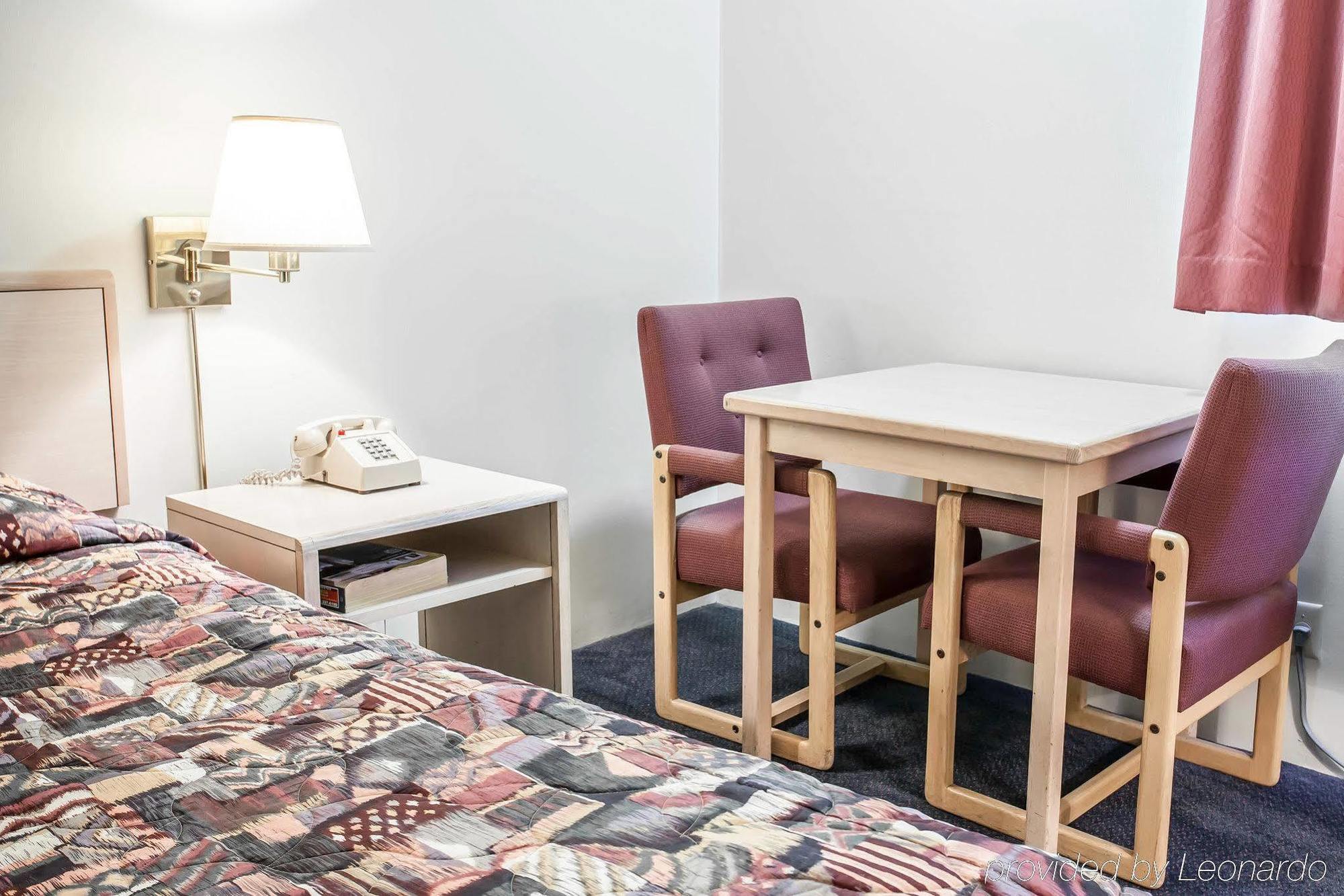 Rodeway Inn & Suites Спокейн Екстериор снимка