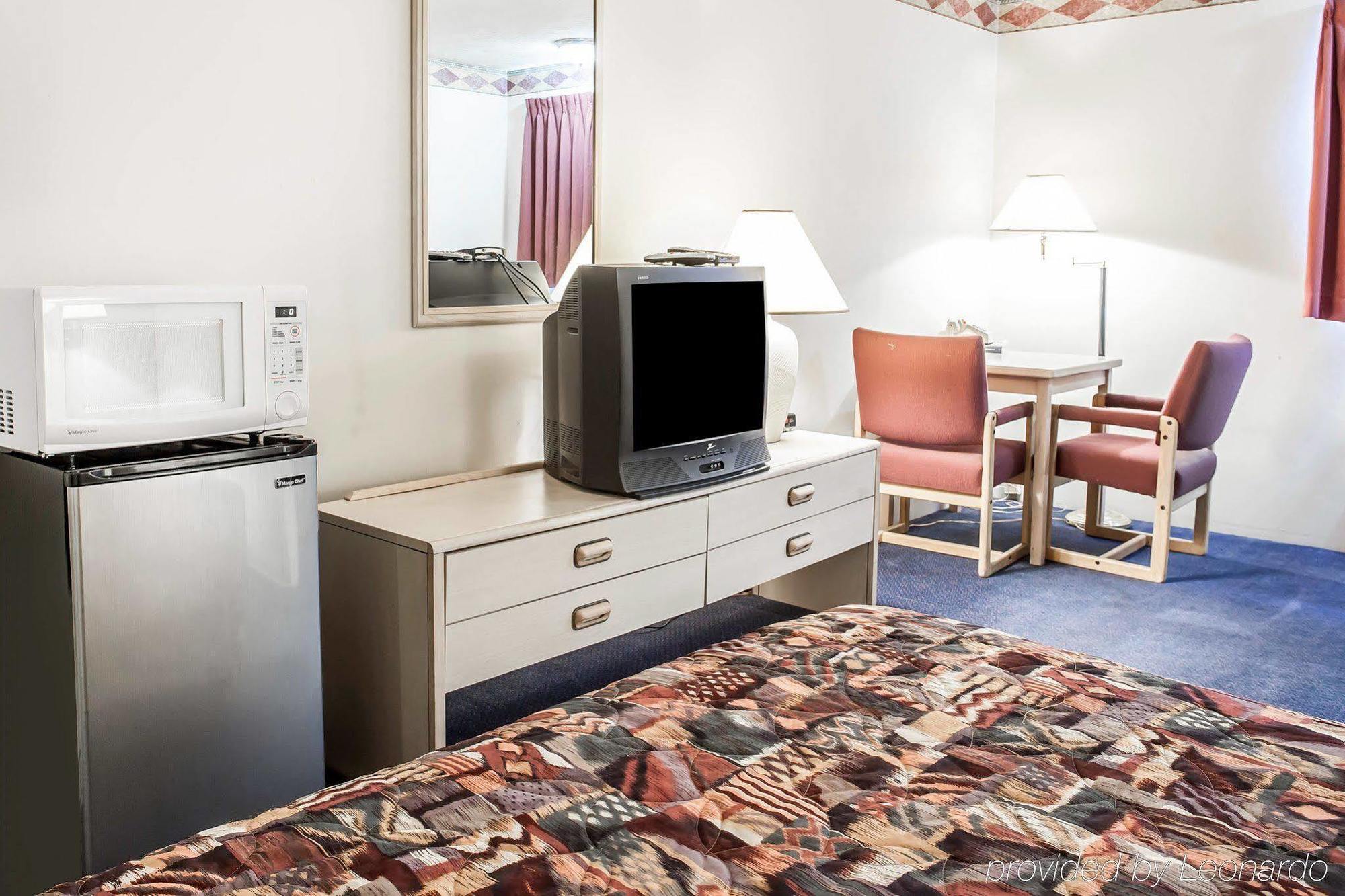 Rodeway Inn & Suites Спокейн Екстериор снимка